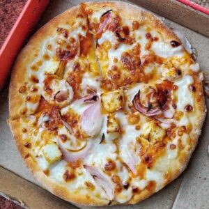Cheese Pizza with Paneer and Onion Topping